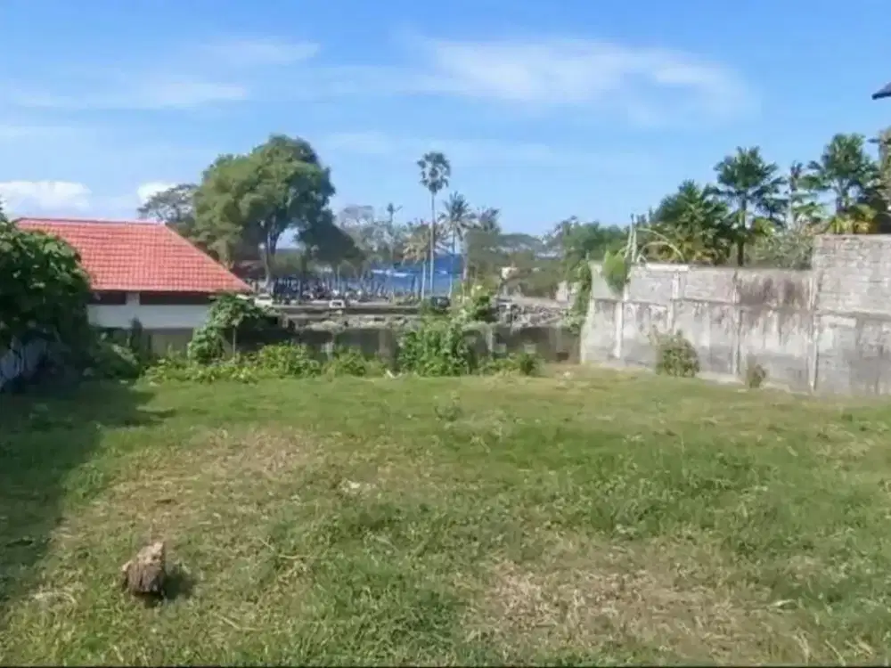 TANAH 8 ARE DI PINGGIR JALAN HANYA 3 MENIT KE PANTAI SABA