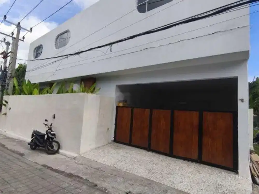 Villa Mewah 3 BR Siap Huni Dekat Pantai Batu Bolong, Canggu