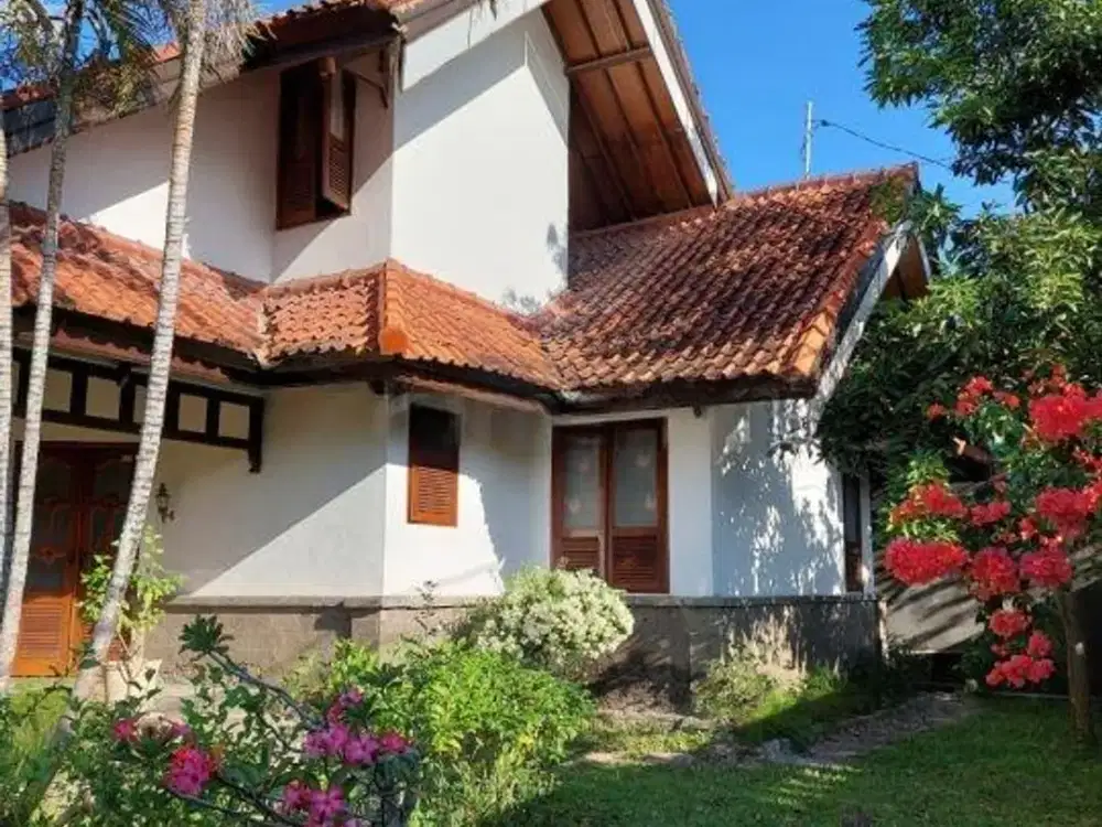 Villa Mewah Model Compound Di Tengah Kota Renon