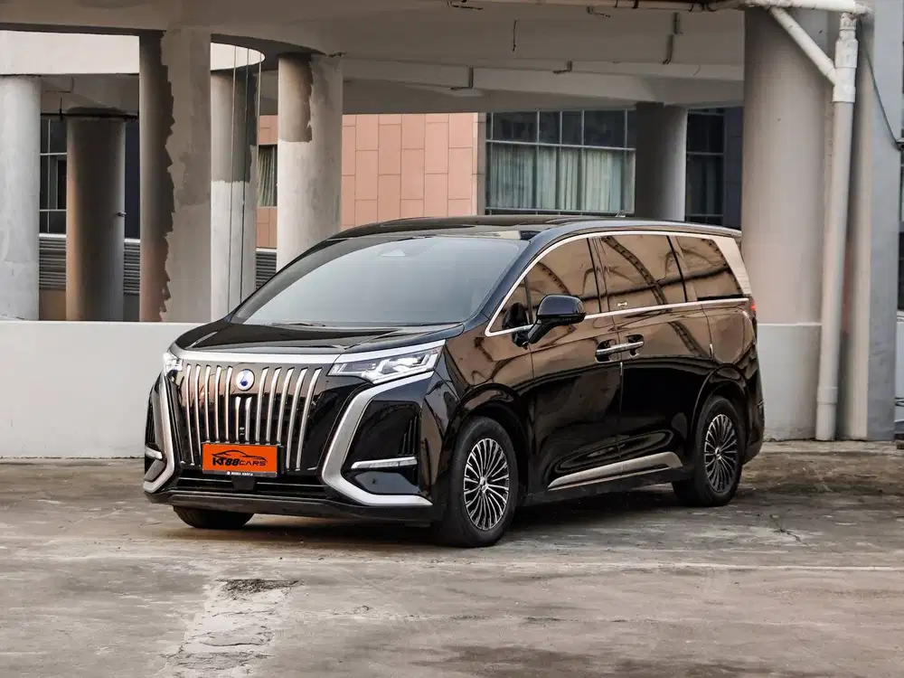 Denza D9 Ev AT 2025 Hitam
