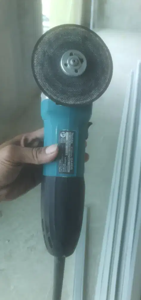 Gerinda Tangan Makita GA4030
