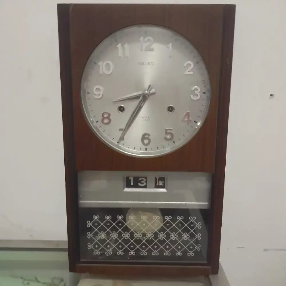 Dijual jam dinding bekas merk seiko