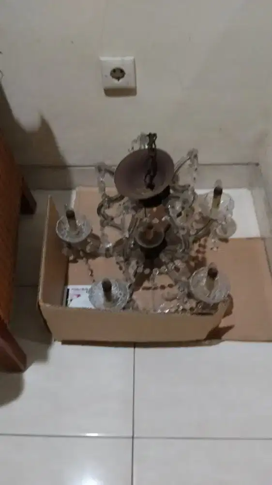 Lampu kristal normal nyala