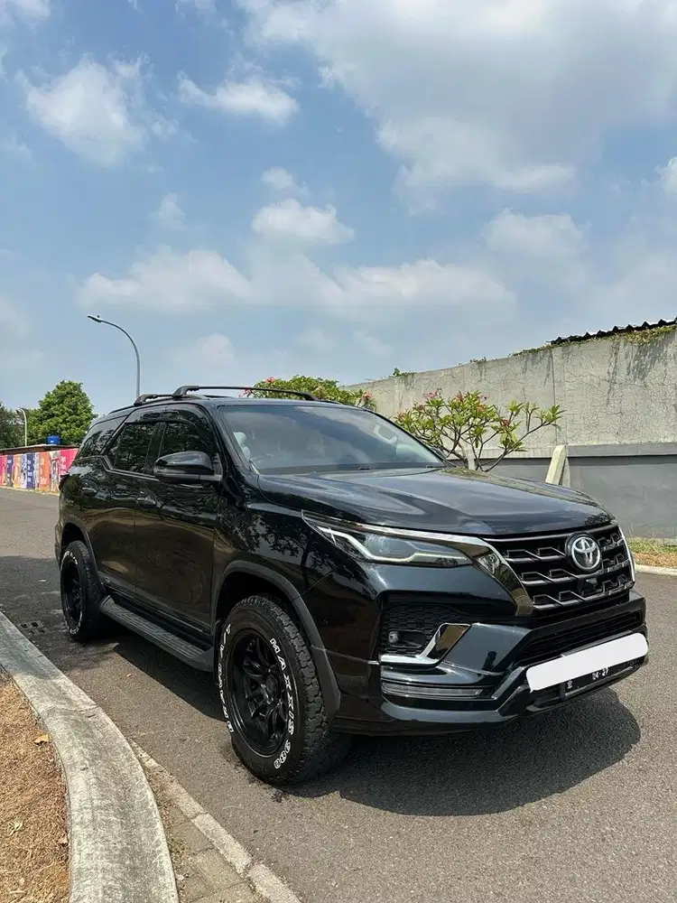Dijual Mobil Fortuner 2022 Hitam GR Sport 2.8 Diesel