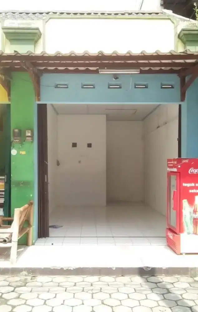 Kios dekat UGM dan UNY