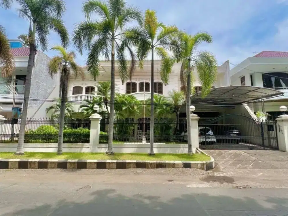 Dijual rumah mewah raya dharmahusada indah