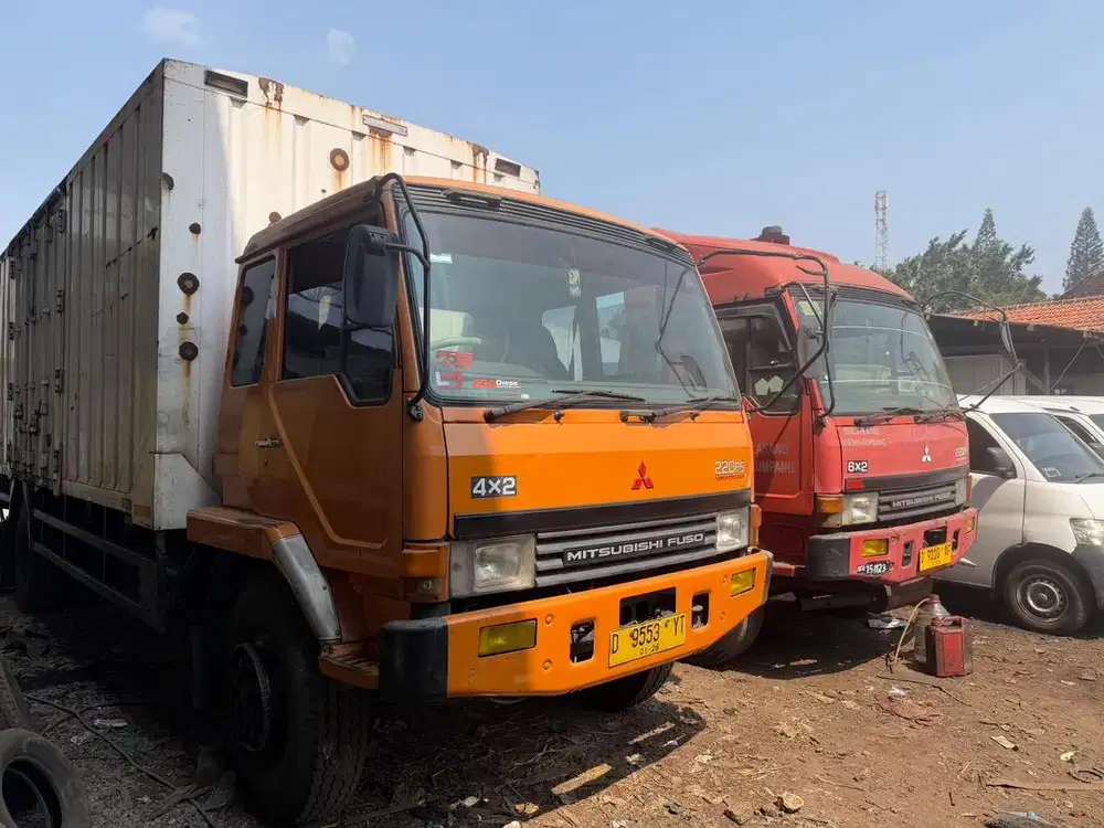 MITSUBISHI FUSO HS ENGKEL PANJANG 6.8 MTR TH 2009