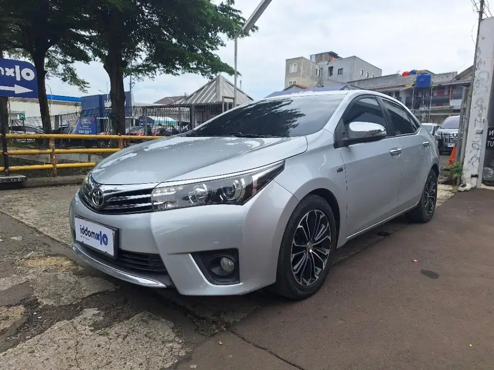 DP MURAH Toyota Corolla Altis 1.8 V Bensin-AT 2015 Silver C7QND