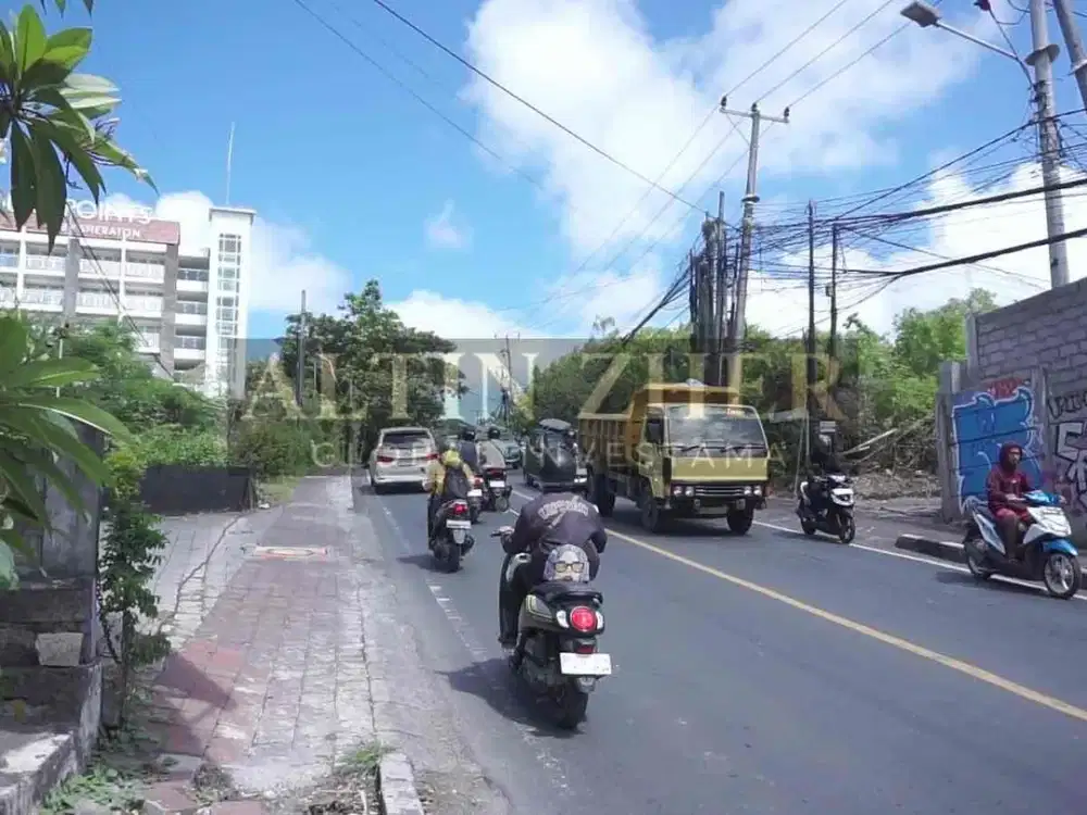 Lahan kosong di jalan utama Uluwatu nempel di sebelah hotel fourpoint sangat cocok untuk bisnis apapun.