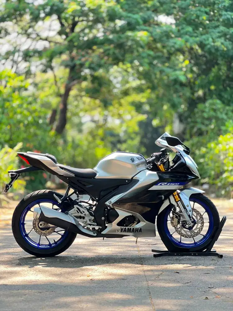 YAMAHA R15M ABS QS CONNECTED SILVER 2023 KM 2K PAJAK PANJANG SUPERB