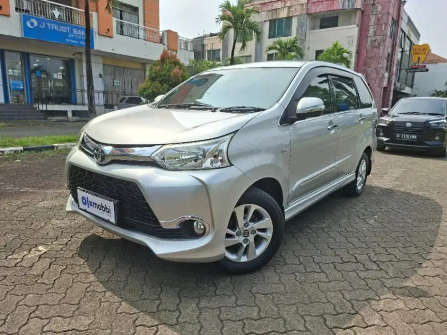 Garansi 1 Th - Toyota Avanza 1.3 Veloz Bensin AT 2016 Silver