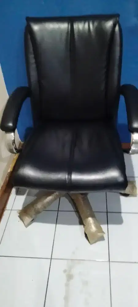 Kursi roda tebal