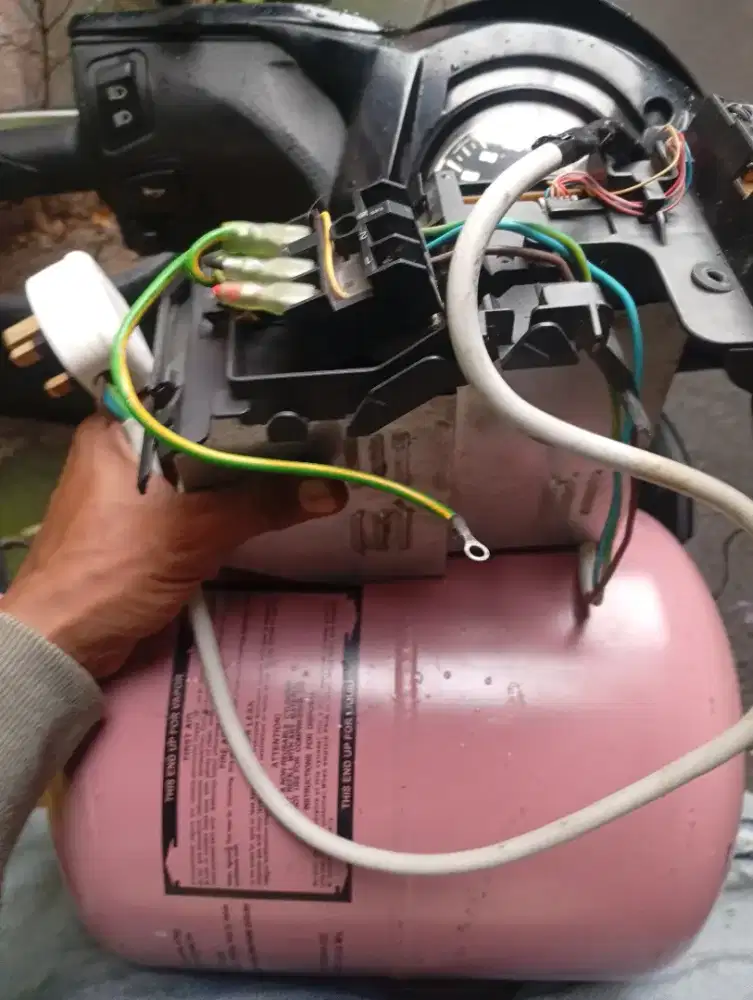 Jasa service AC panggilan,instalasi,pemasangan baru,freon.bergarasi
