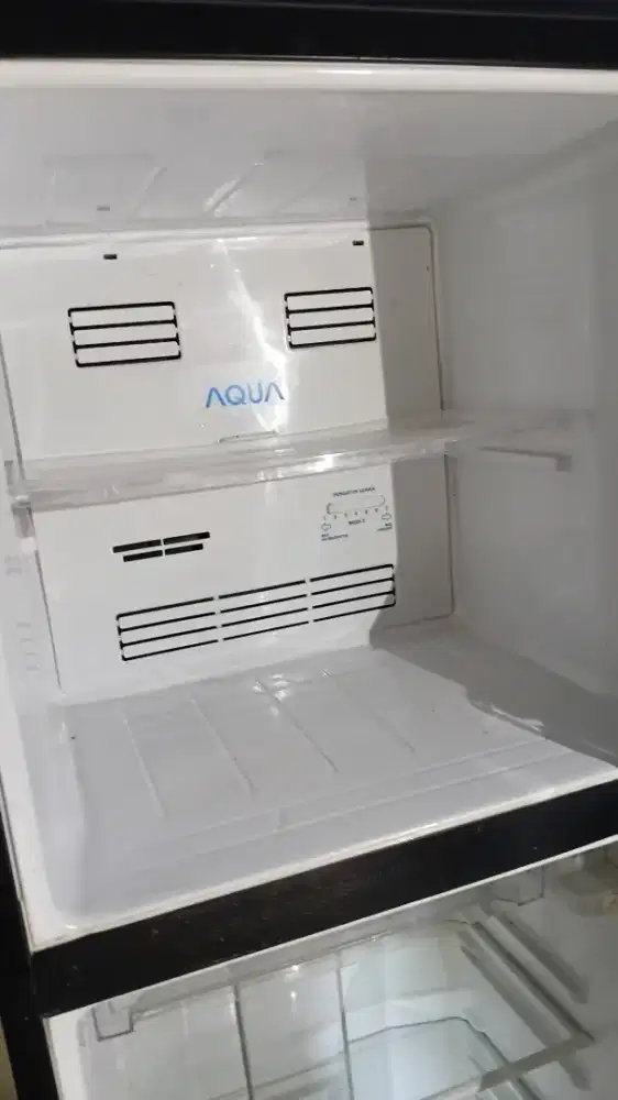KULKAS 2 PINTU MERK AQUA