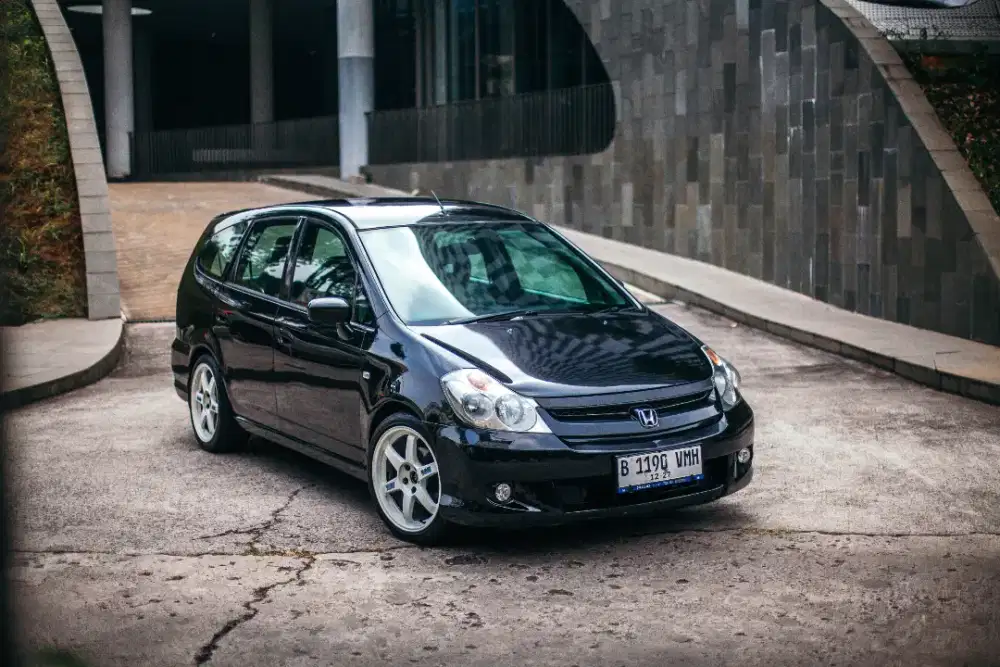 Honda Stream 2.0 Matic 2006 siap pakai