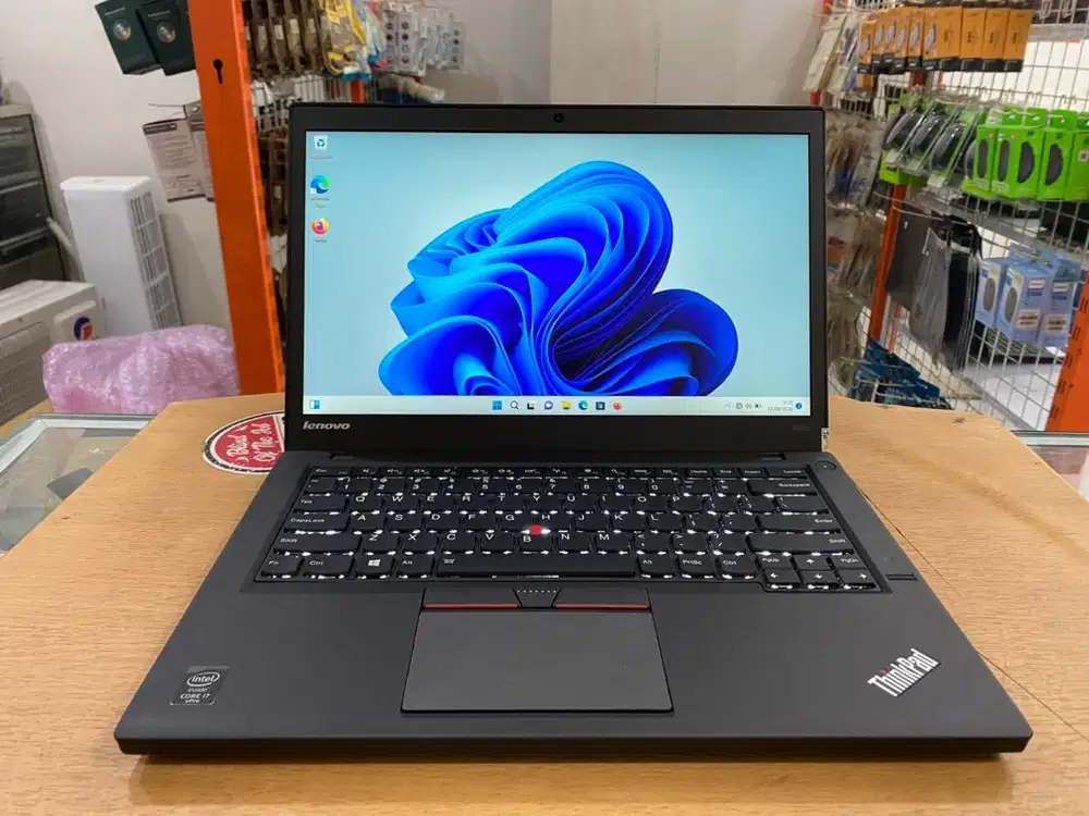 Lenovo ThinkPad T450S Core i7 Ram 8GB SSD 128GB Slim Mulus Murah