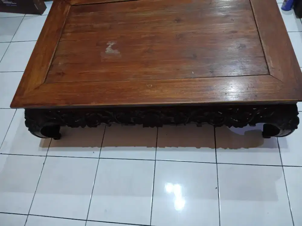 Meja ukir antik