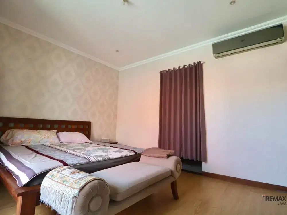 Rumah 4 Lantai dengan Rooftop Dijual, di Seminyak