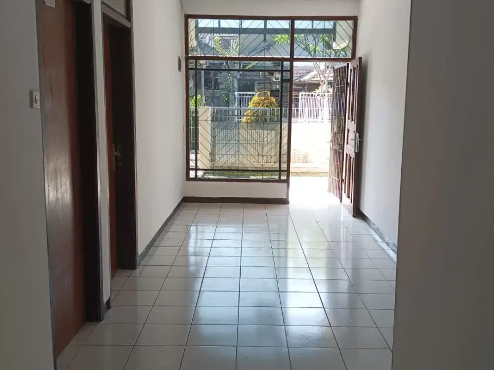 DISEWAKAN RUMAH LUAS & TERAWAT DI KOMPLEK LOGAM BUAHBATU MARGACINTA KOTA BANDUNG
