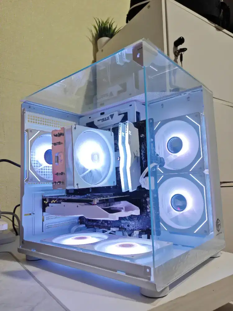 PC Gaming Gen12, white aestetic