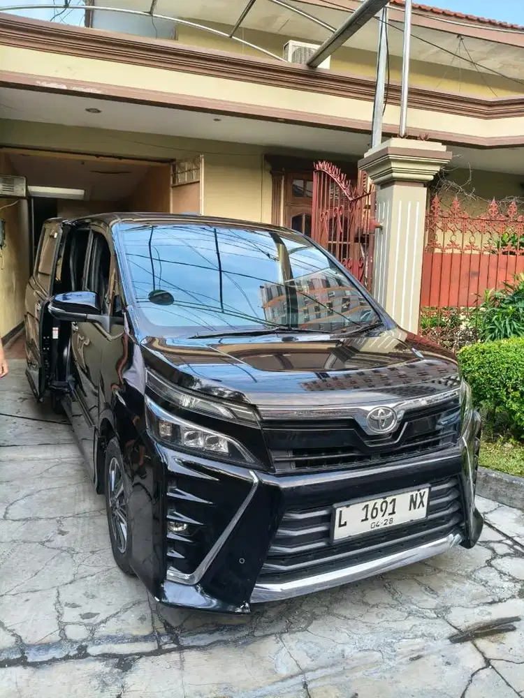 Toyota VOXY Sunroof 2018 Full Ori Bs TT-Kredit Kilat.!!