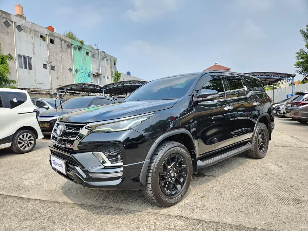 DP RENDAH - Toyota Fortuner 2.8 4x2 GR Sport DSL Solar-AT 2022
