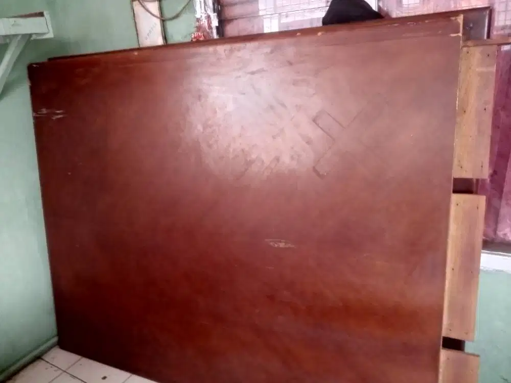 (Meeting Table)
