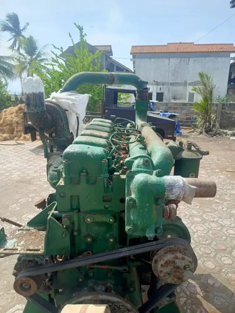 Mesin Truck tenaga besar, 6D22. Kondisi hidup, normal.