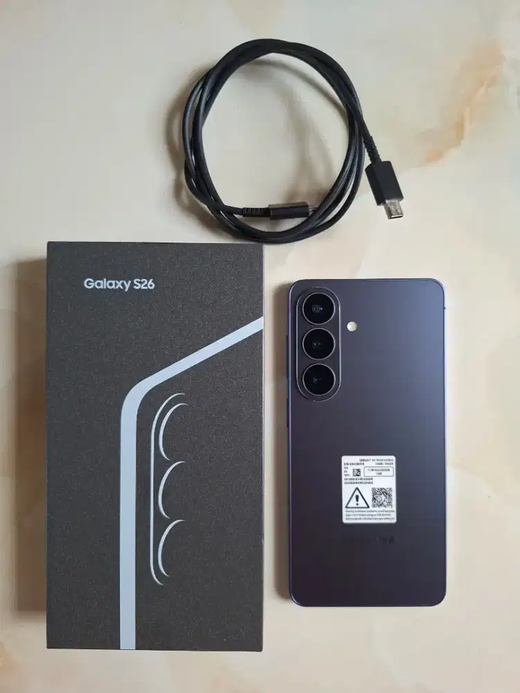 Samsung S26 12 / 256 4 bulan pakai resmi SEIN  like new bkn s25 s24