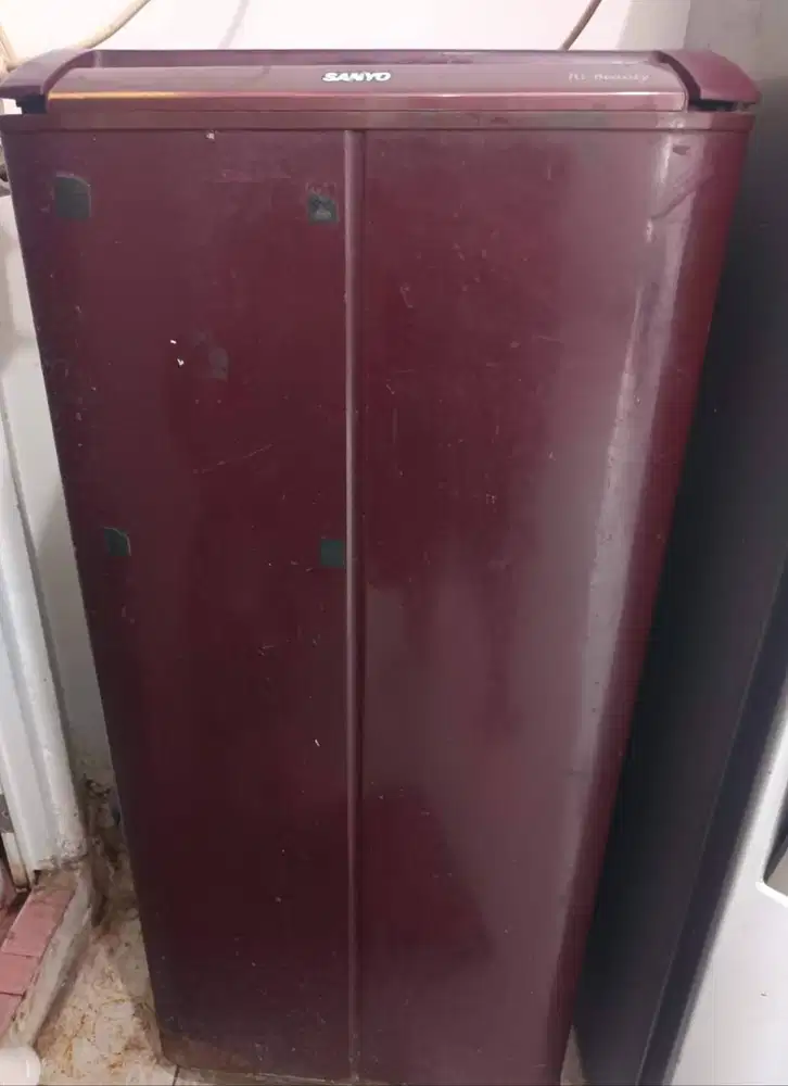Kulkas Sanyo 1 pintu merah