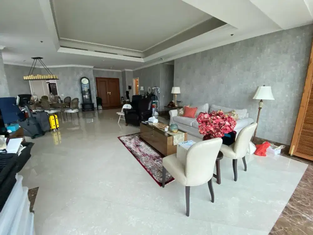 Nice and Spacious 3BR Apt with Easy Access Area at Four Seasons Apt