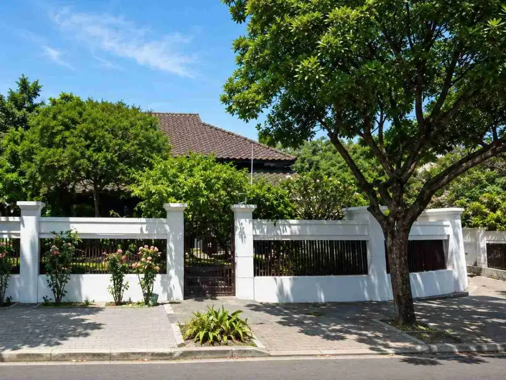 DIJUAL – Rumah Hook LT 385 m² Dekat A. Yani, Gayungan