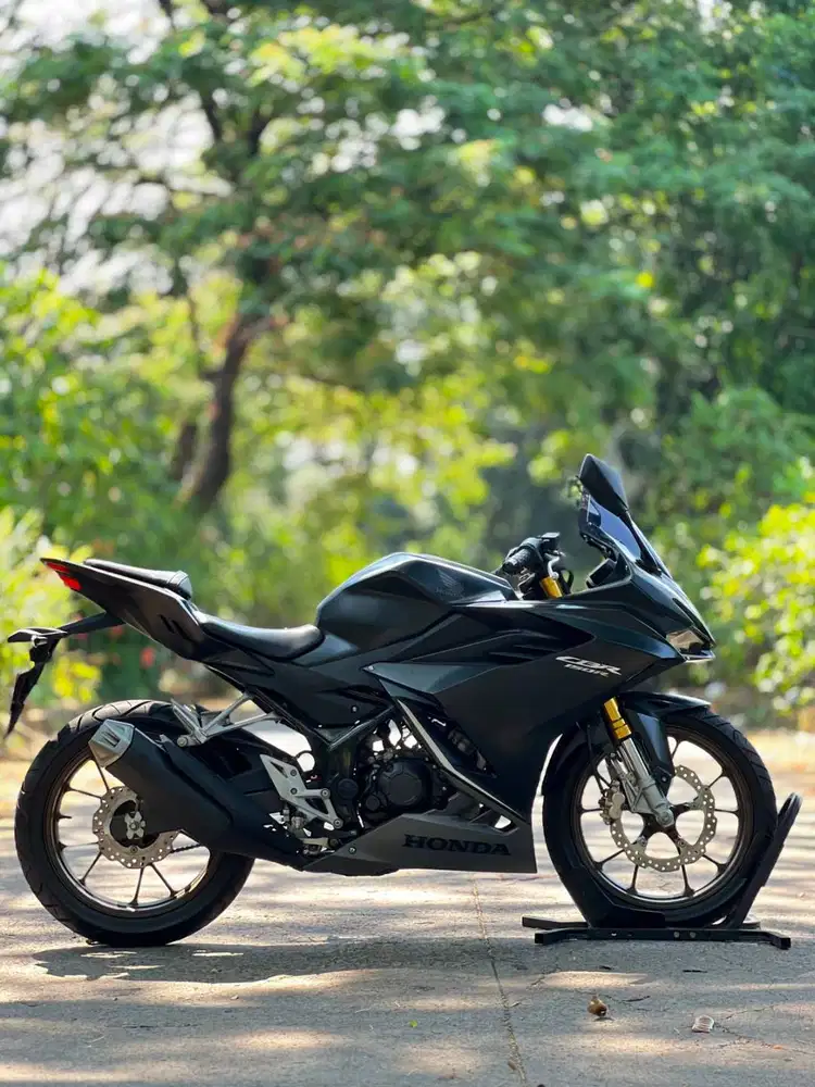 HONDA NEW CBR150R 2024 HITAM KM 6K PAJAK ON SUPER MULUS