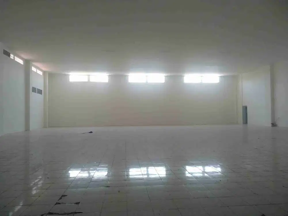 SEWA GEDUNG RAYA NGINDEN CCK UTK SHOWROOM