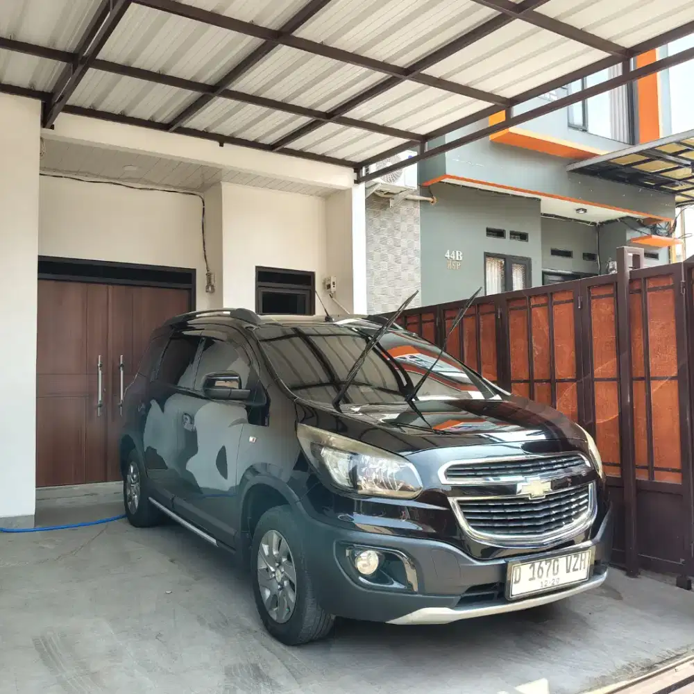 Jual santai Chevrolet Spin Active 2015 Tipe Tertinggi 1.5 AT Hitam