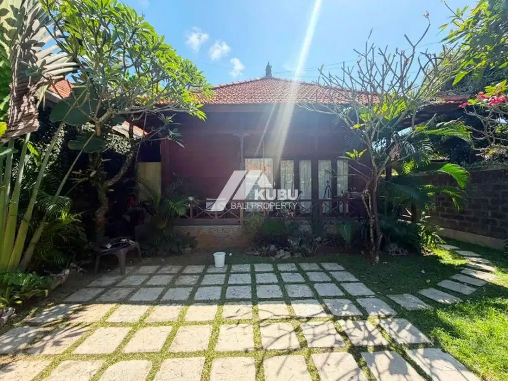 KBP1672 Cozy single-story house featuring a *Joglo* design, available for freehold sale in the Sanur area.