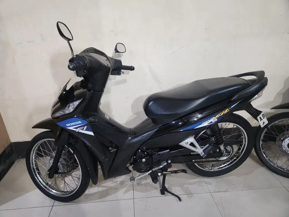 Revo fit f1 injeksi 2023 hitam Gbm