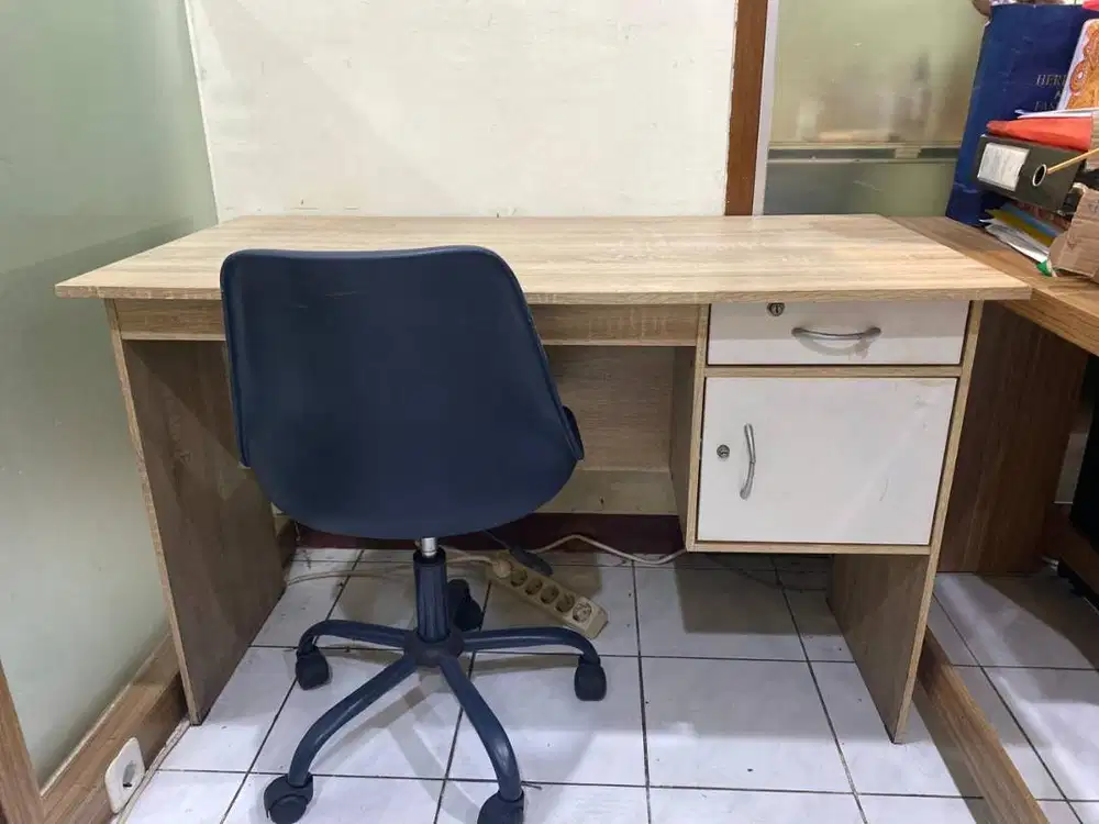 Meja Kantor 120x69 cm + Kursi Kantor | Ada Laci & Lemari Berkunci