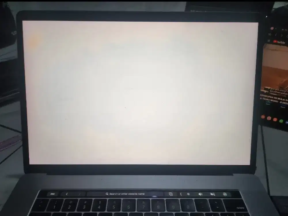 Lcd copotan a1990 macbook pro 15 inch 2018-2018