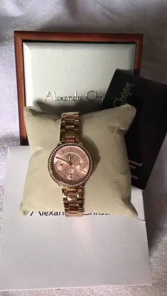 Nego jam tangan alexandee christie