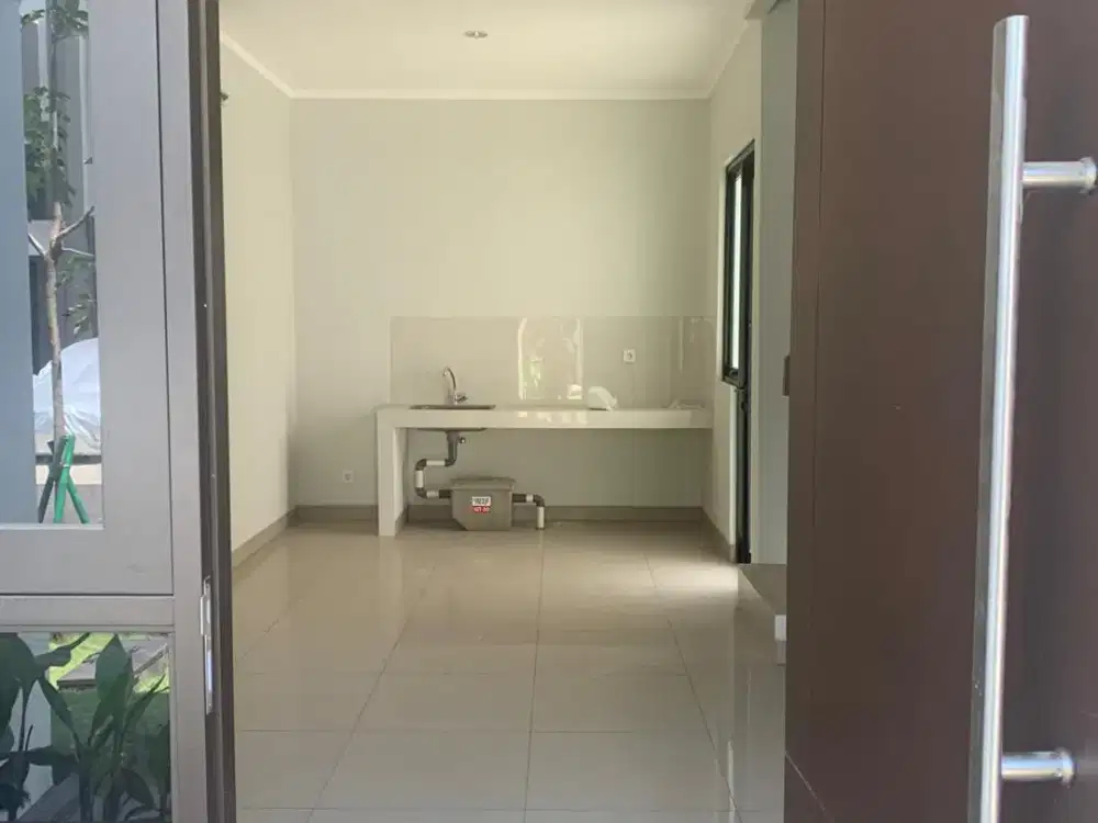 Disewa Rumah 2 lantai, Lokasi Strategis, Bebas Banjir, di Cluster Regia Summarecon Crown Gading