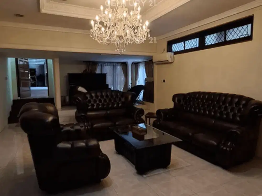 Rumah Hook Semi Furnished Strategis Di Pulomas Utara S9306