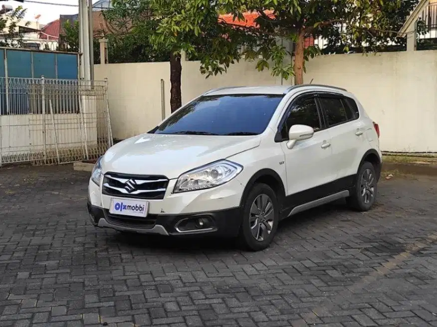 Pajak Panjang Suzuki SX4 1.5 S-Cross Bensin-MT 2016 Putih LME
