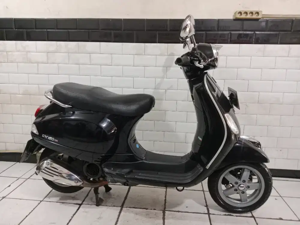 Vespa lx150 tahun 2011 bagus original
