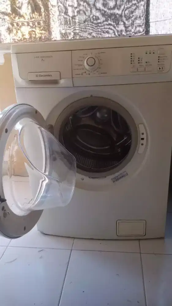 Mesin cuci electrolux