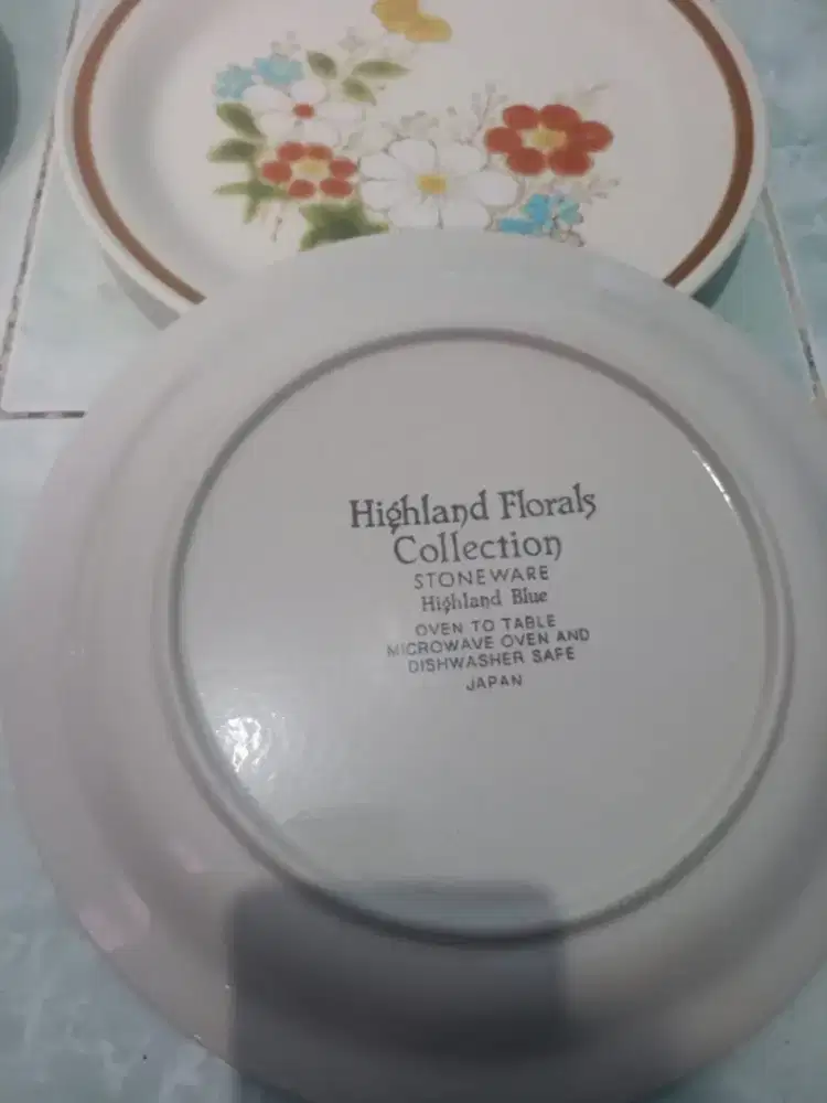 Piring vintage Highland floral collection stonware