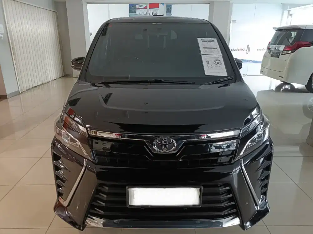 Toyota Voxy 2018