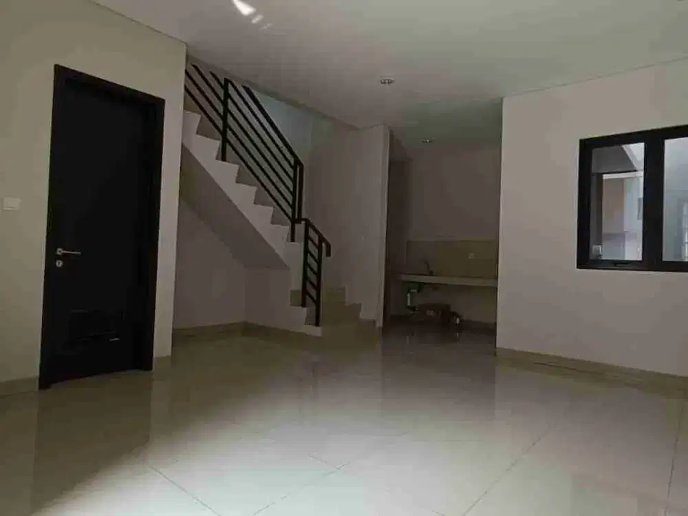 Disewa Rumah 2 Lantai, Lokasi Strategis, Bebas Banjir, di Cluster Viola Summarecon Crown Gading, Bekasi