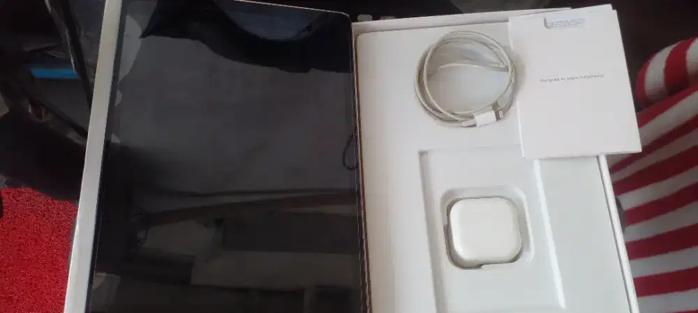 Dijual IPad Gen 8 32GB wifi only second