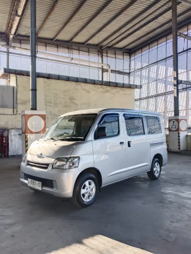 GRAND MAX 1.3 D AC Manual 2013 Silver